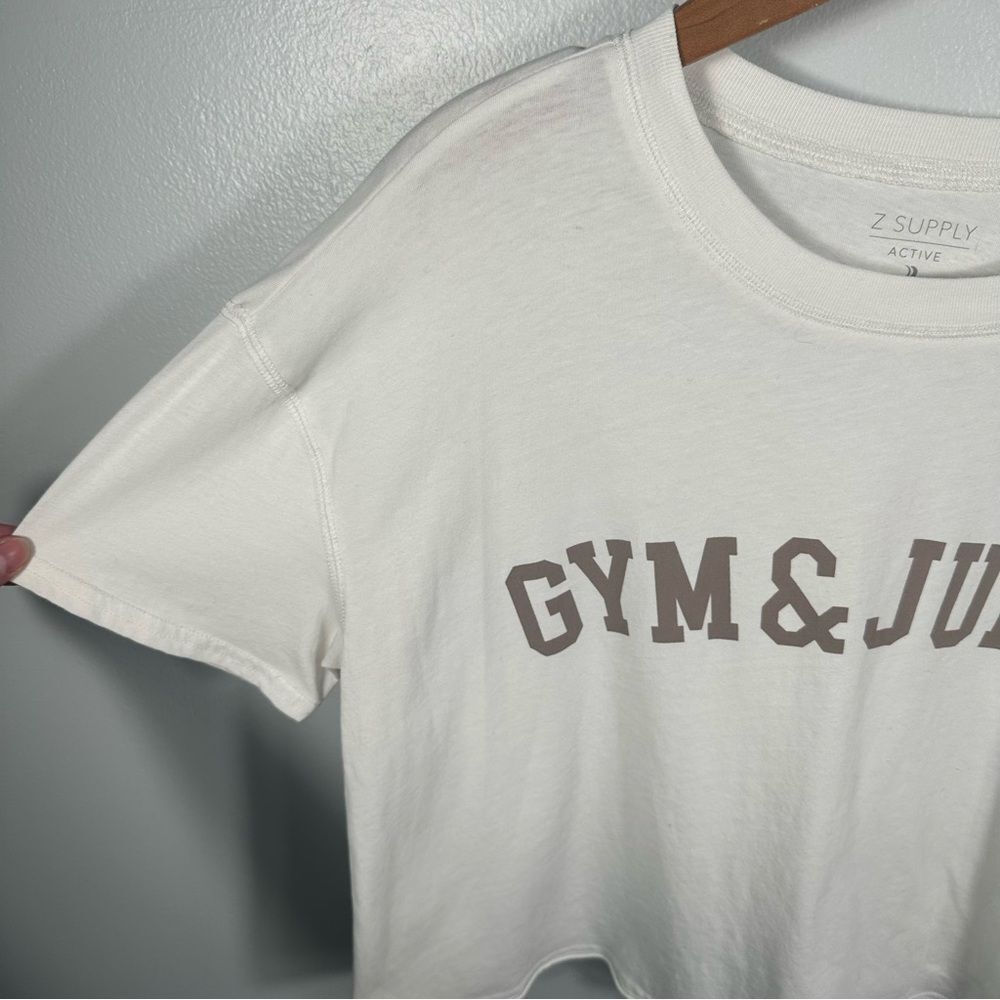 Z Supply Off-White Gym & Juice Vintage Inspired Graphic Cropped Tee Size Small - Picture 6 of 15